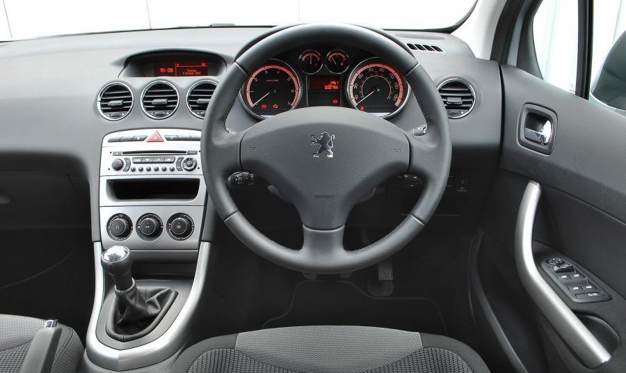  Peugeot 308 2007 года  (фото 22 из 125)